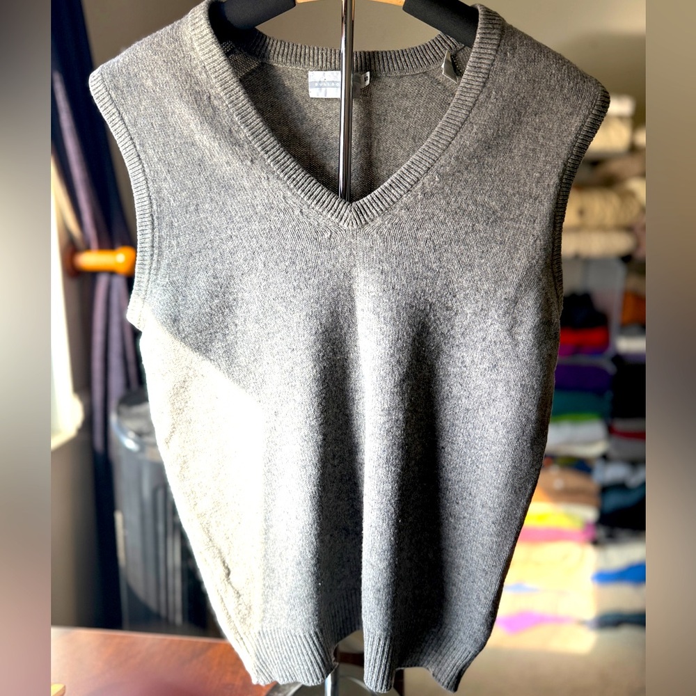 Bullock’s Vintage Men’s S Classic Scottish Cashmere Golf Vest/Waistcoat. Gray.